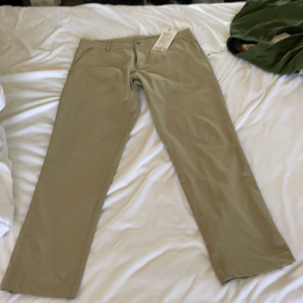 Lululemon Commission classic tan 36x34 warpstreme